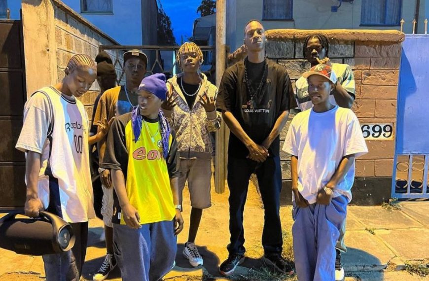 Blog 1 JT the Bigga Figga fhanging out with Buruklyn boyz in Buruburu