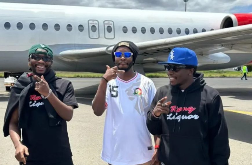 Blog 8 Wakadinali - Nyuria Lyrics